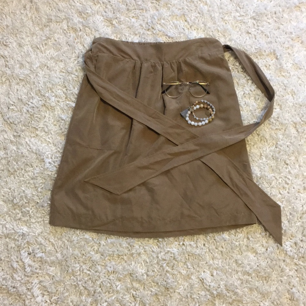 Adorable belted paper bag skirt. Classic style